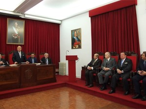 SOLEMNE SESIÓN GRATULATORIA DE ENTREGA, AL EXCMO. AYUNTAMIENTO DE A CORUÑA, DE “PLACA DE PLATA DE HONOR