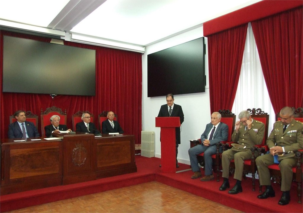 SOLEMNE SESIÓN PÚBLICA DE RECEPCIÓN COMO ACADÉMICO NUMERARIO DEL DR. FERNANDO PONTE HERNANDO